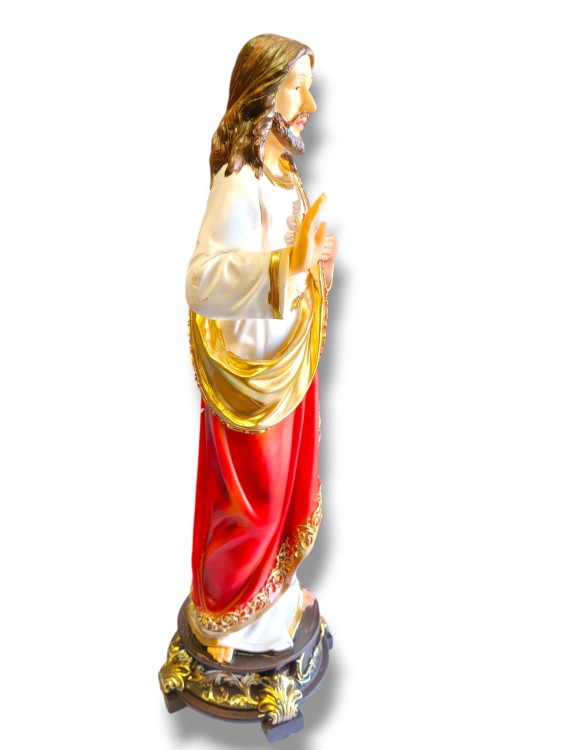Jezus w białej tunice i czerwonym płaszczu ze złotymi zdobieniami.jpg