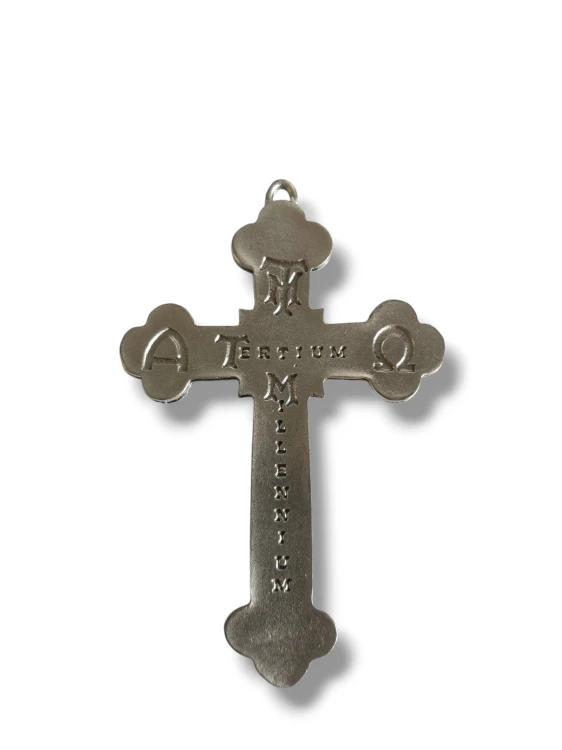Duży krzyż religijny dla chłopaka i dziewczyny na bierzmowanie. Włoski krucyfiks metalowy o ekskluzywnym wyglądzie.
